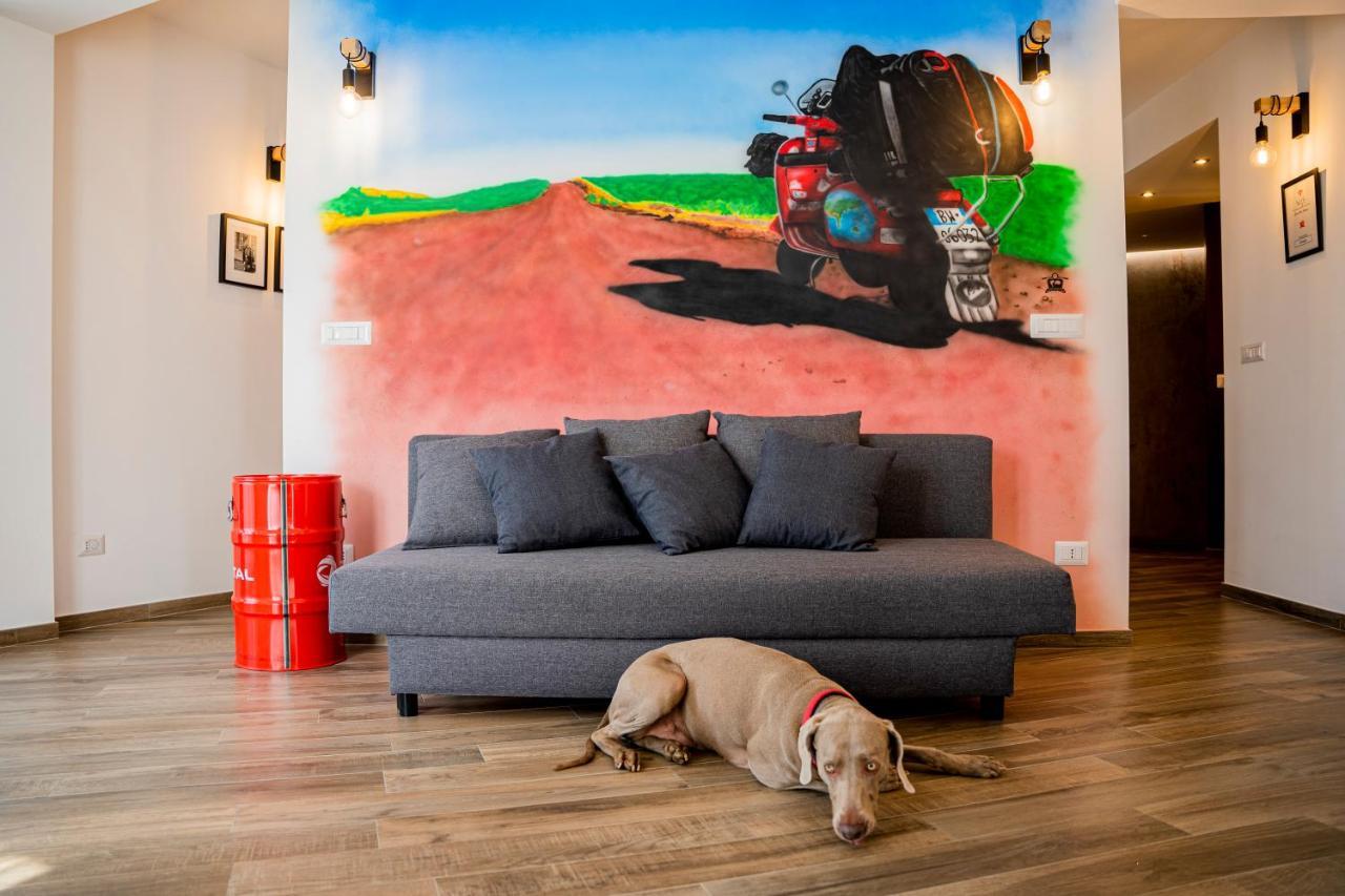 Vespa Apartments โมเนเลีย ภายนอก รูปภาพ