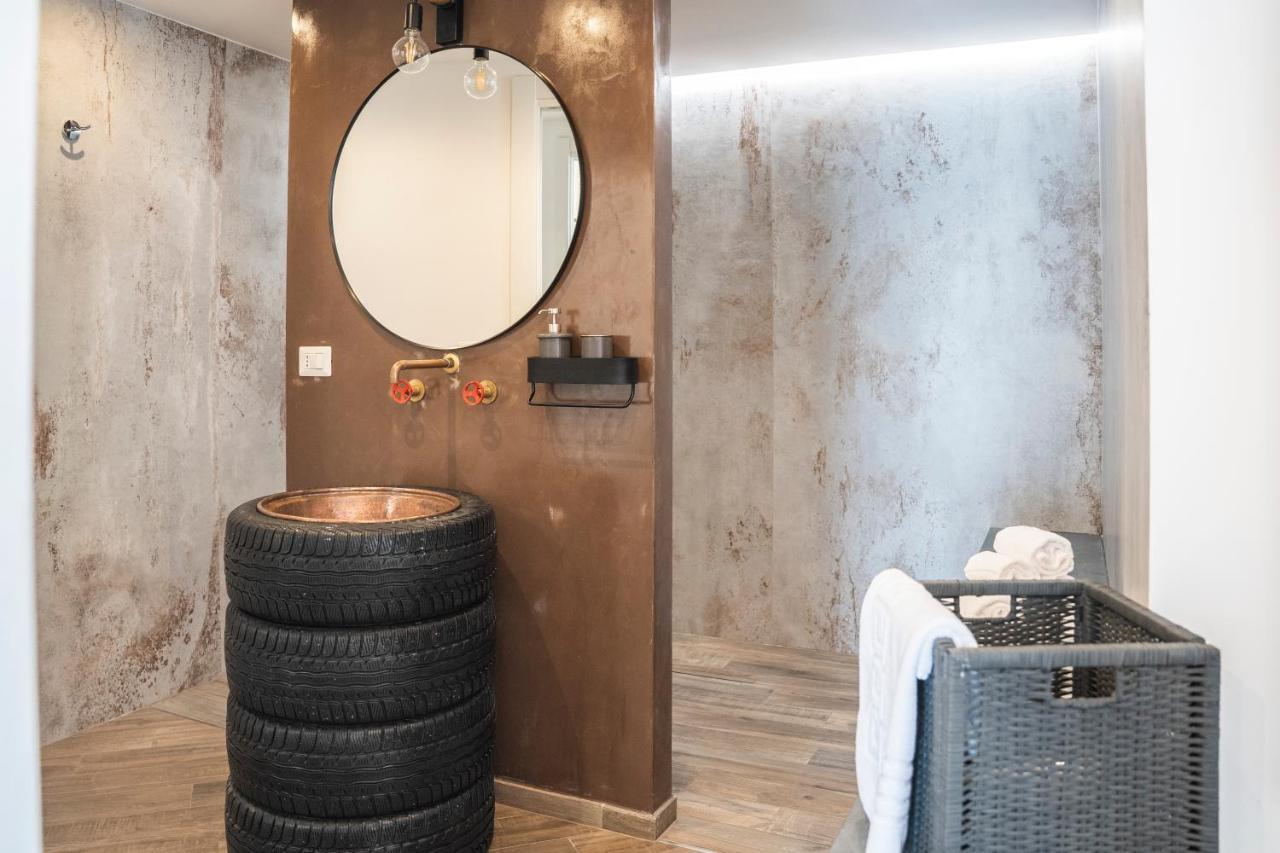 Vespa Apartments โมเนเลีย ภายนอก รูปภาพ