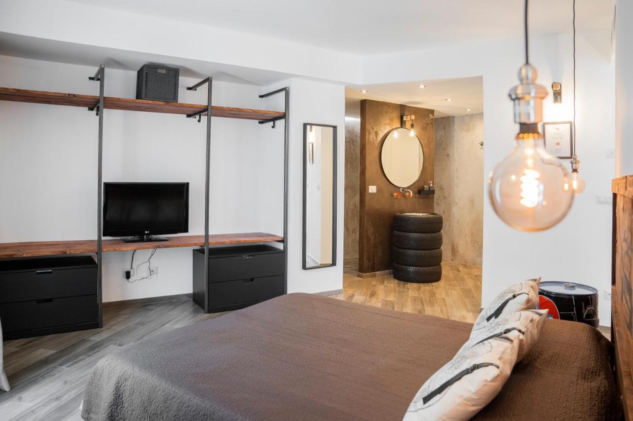 Vespa Apartments โมเนเลีย ภายนอก รูปภาพ
